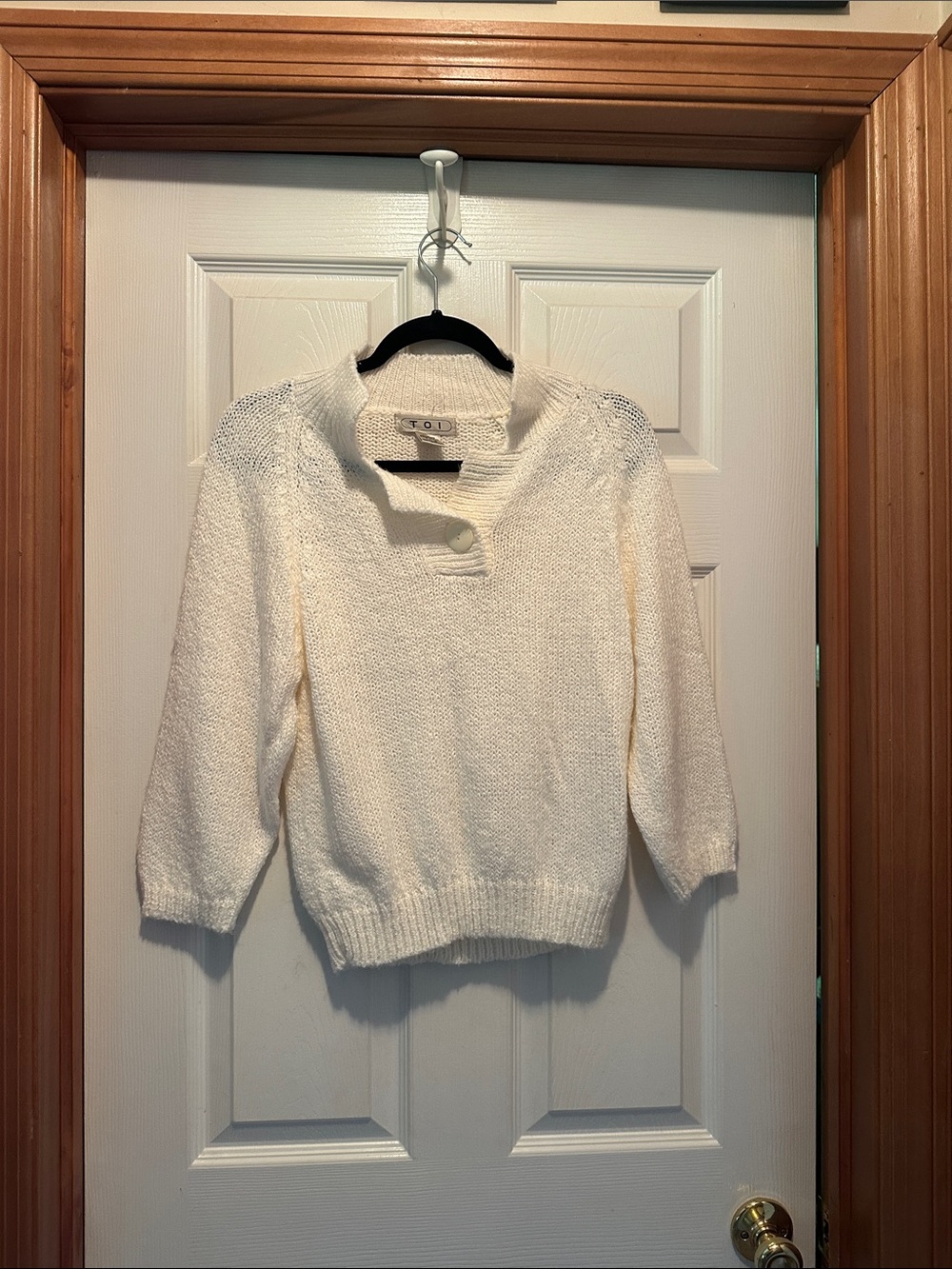 Vintage/ TOI/ Ivory VNeck Button-Accent Knit Sweater, women’s size smalll